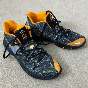 Nike Kyrie 5 Taco basketball sneakers. Mens size 11.5